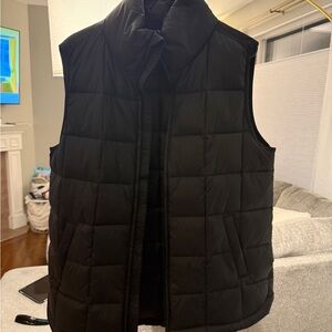 GAP women’s black Puffer Vest
